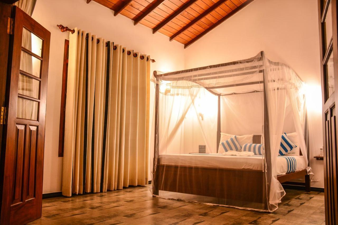 Araliya Gardens Hotel Хикадува Екстериор снимка