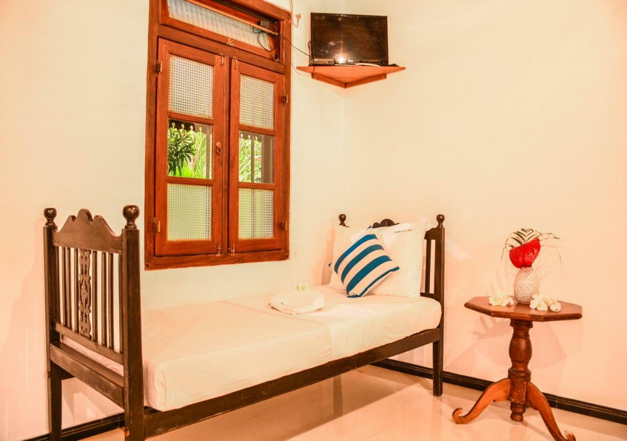 Araliya Gardens Hotel Хикадува Екстериор снимка