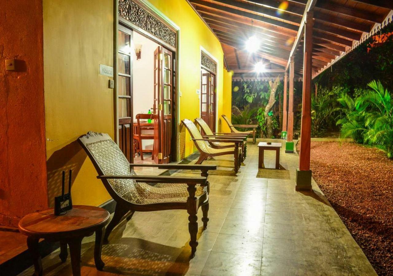 Araliya Gardens Hotel Хикадува Екстериор снимка