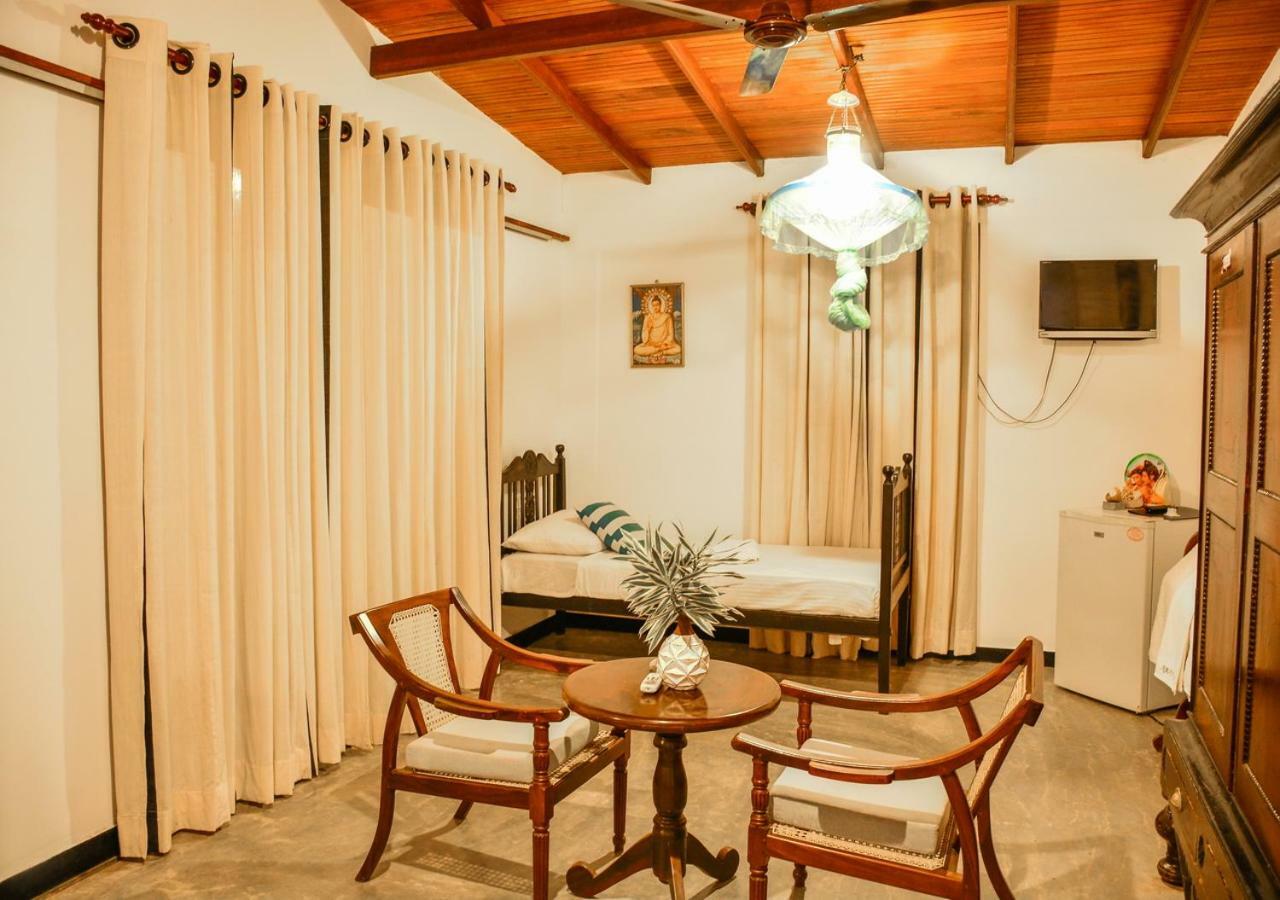 Araliya Gardens Hotel Хикадува Екстериор снимка