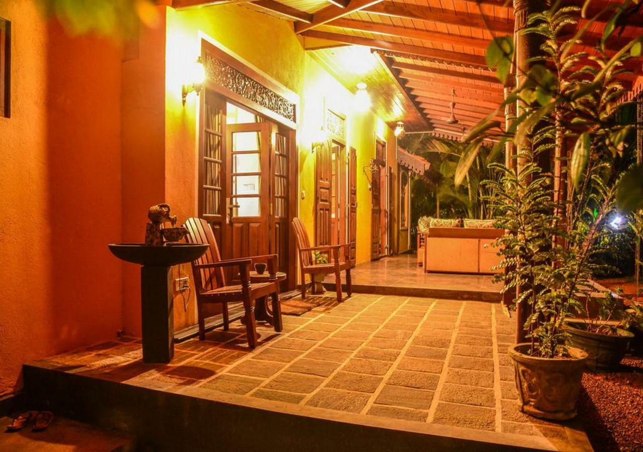 Araliya Gardens Hotel Хикадува Екстериор снимка