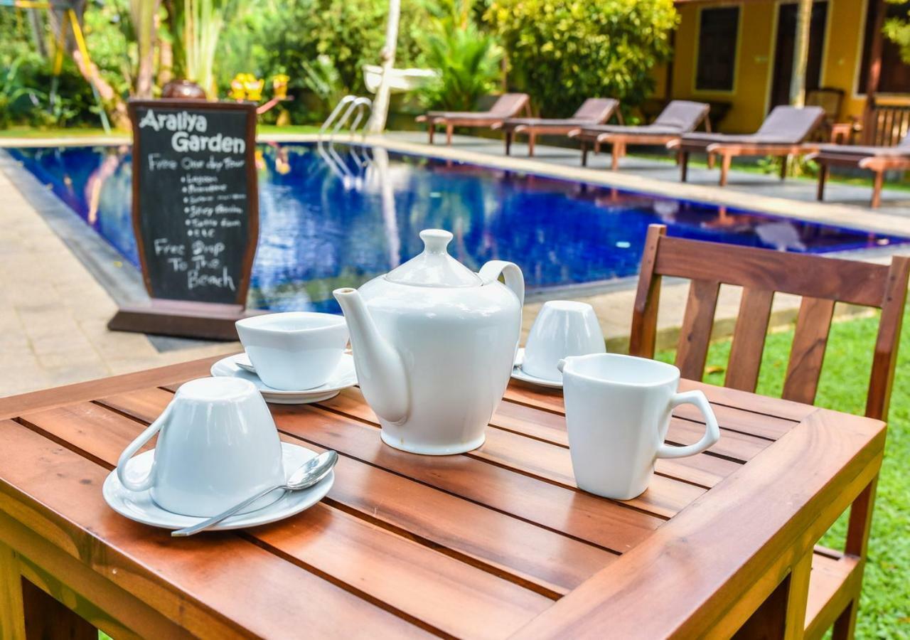 Araliya Gardens Hotel Хикадува Екстериор снимка
